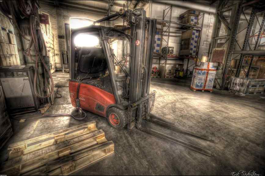 Warehouse inventory check in progress